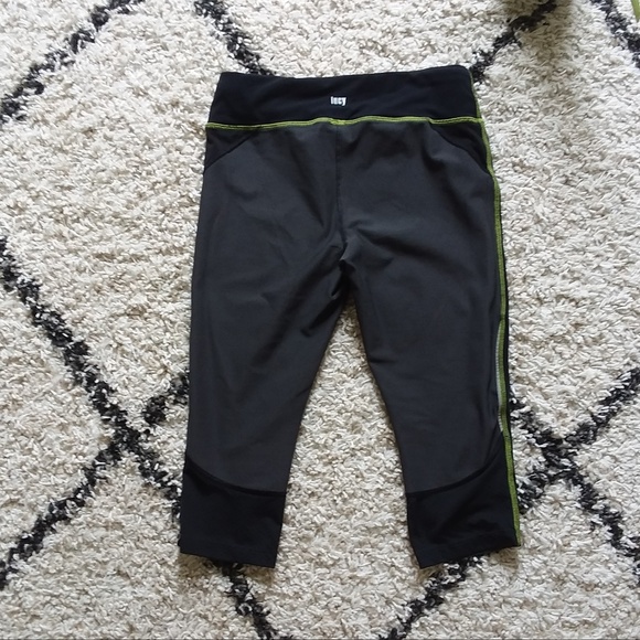 Lucy cropped activewear leggings - Picture 3 of 5